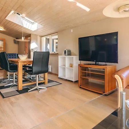 4 Star In Vaeggerlose Bøtø By