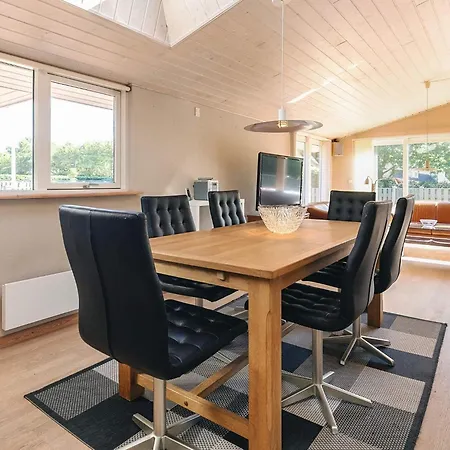 4 Star In Vaeggerlose * Bøtø By