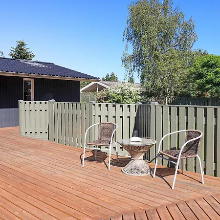 4 Star In Vaeggerlose Bøtø By